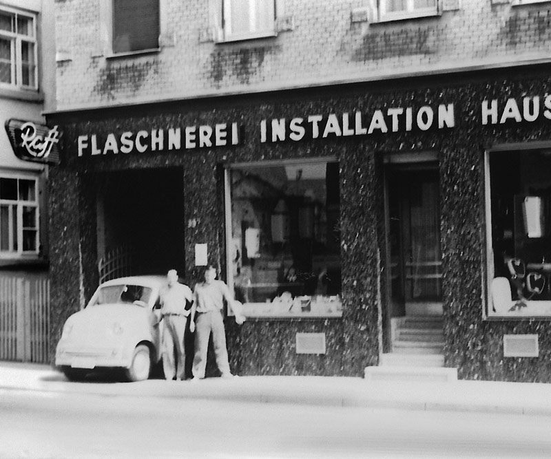 1957-1969 – Werkstatt in der Epplestraße 33/1 mit dem Schriftzug: Raff, Flaschnerei, Installation, Haustechnik